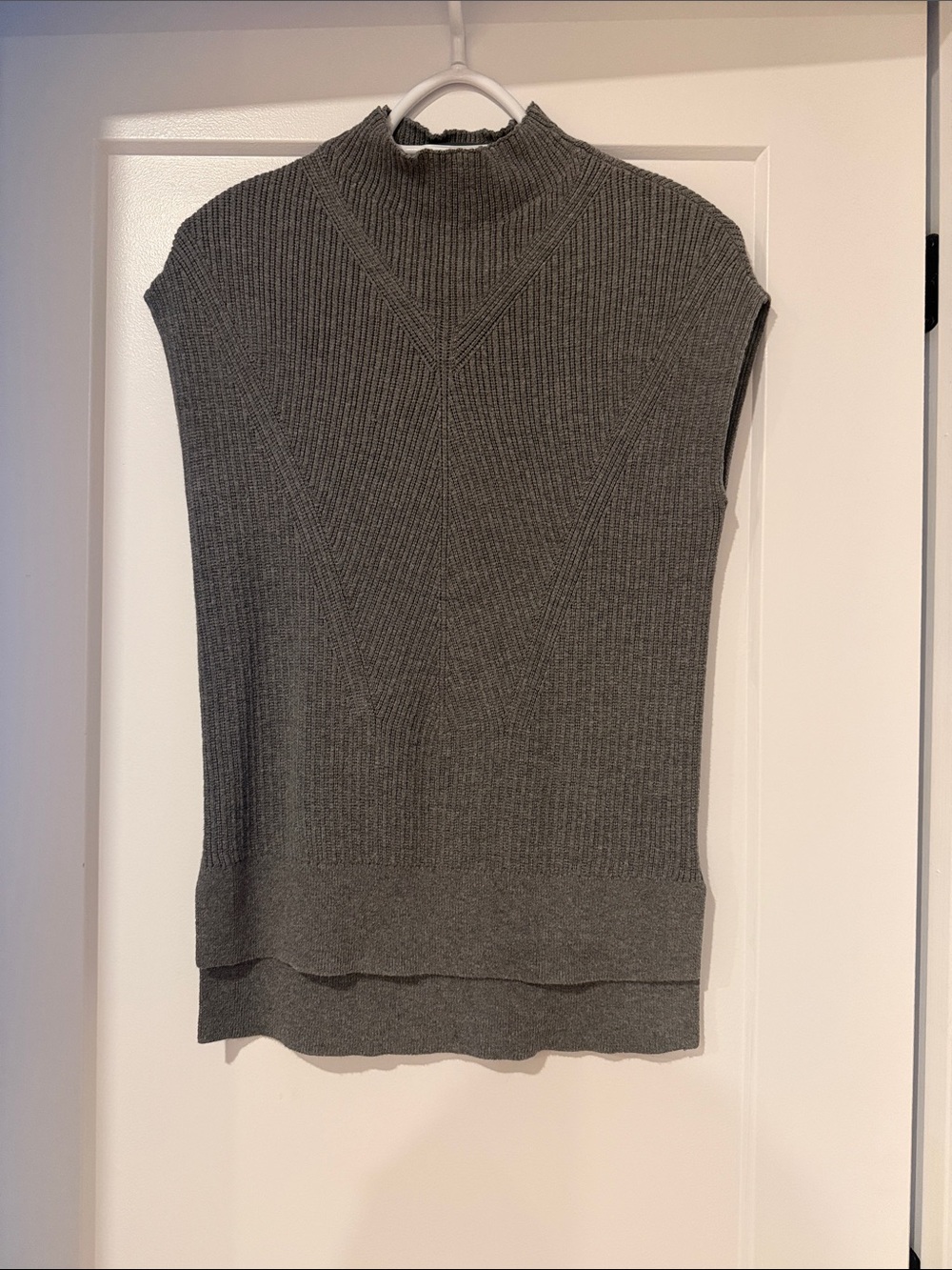 Sleeveless Mock Neck Ribbed Sweater - Gray